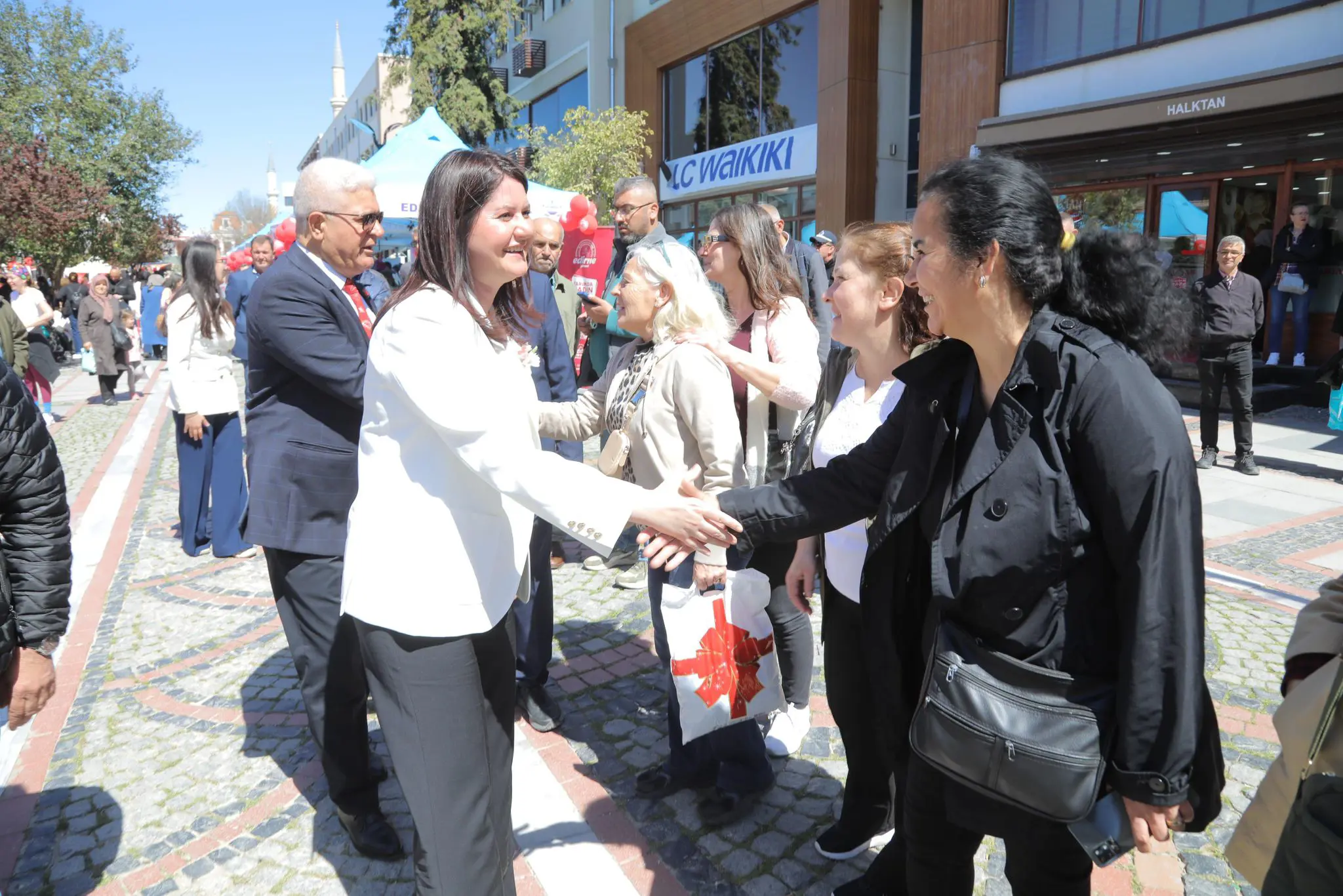 ROMANLAR GÜNÜ EDİRNE’DE ŞENLİK HAVASINDA GEÇTİ galeri görseli